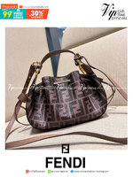 Fendi Pomodorino mini FF leather bag / FENDI FF mini bag รุ่นลิมิเต็ด หายาก ขนาดกำลังสวย ดีไซน์ทรงไม่ซ้ำใคร เก๋ๆตรงดีเทลรูดเก็บปากกระเป๋า วัสดุหนังแคนวาสเคลือบลาย มาพร้อมหูจับในตัว และสายครอสมีมาให้ ปรับได้เล็กน้อย ภายในโล่งกว้าง ใส่ของจำเป็นได้ครบ ใบจริง