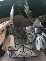 ห้ามพลาดเลยน๊า size Mini !!! น่ารักมากกค๊า ✨✨✨ มาใหม่ สี Limited edition 🌈🌈 ✨สี Silver Glitter ✨ใบจริงสวย เลิศมากๆ ค่า รับประกันเลย กระเป๋าทรงสุดฮิตจากแบรนด์ David Jones ใบนี้ มาพร้อมกับน้องกระต่ายสีเข้า 