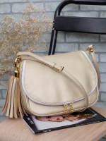 New Arrival! แบบมาใหม่ สวยๆ รับปีไก่ทองกันค่า วันนี้ทางร้าน ได้ รุ่น Limited edition จาก แบรนด์ KEEP -shoulder bag with key chain สี Light Gold มาคะ ใบนี้ แม่ค้า เฟริมว่า สวยเกินคำบรรยาย ค๊า