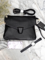 Hot Item !!KEEP Clutch bag with strap Size L รุ่นหายาก ขนาดใหม่คะ 🌼 กระเป๋าสะพาย ปรับเก็บสายถือเป็น clutch bag ได้คะ มีสายคล้องข้อมือ ขนาดกะทัดรัด พร้อมช่องใหญ่ปิดซิป 1 และช่องกลาง 1 ใส่กระเป๋าตังค์ มือถือ iphone 6 plus ได้คะ น้ำหนักเบา เข้ากับชุด