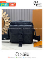 TOP ORI หนังแท้ | LV Getaway Messenger Bag กระเป๋าสะพายทรงแมสเซนเจอร์ ขนาดกะทัดรัดเพรียวบางตอบโจทย์การใช้งานเป็นได้ทั้งกระเป๋าเพาช์และกระเป๋าแมสเซนเจอร์ งานหนัง Monogram Shadow ผสานการประทับลาย Monogram อย่างกลมกลืน