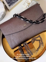 คลัชมาใหม่ สัปดาห์นี้ค่า ‘ Stair ‘ Clutch bag ✔️รอบนี้เข้าเพิ่มอีก 5 ลายเลยน๊า หลังจากปล่อยคอลเลคชั่นแรกออกไปแล้วได้รับความนิยมมากๆ รอบนี้จัดเฉดสีกลางๆ ให้แมทช์ง่ายกับชุดด้วยค่า **หนังวัวแท้ค่า