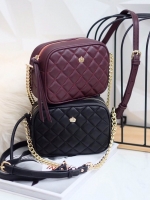 New arrival! KEEP ABox กระเป๋าทรงกล่อง น่ารักๆ หนังแกะสังเคราะห์ นิ่มๆ ปักลายตาราง สุด Classic ขนาดกะลังน่ารัก สะพายข้างหรือพาดลำตัว ก้อสวยค่า สายยาว เป็นหนังตัดด้วยโซ่ทอง ปรับระดับได้ ภายในมีช่องแบ่งเก็บของได้เป็นสัดส่วน ใบนี้ complete กับ Look ไหนก้อสวย