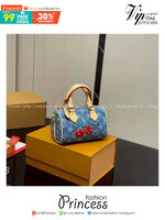 LV x TM Micro Speedy Denim Cerise Bag Charm Monogram cherry denim กระเป๋าถือทรงหมอนใบจิ๋วน่ารักปุ๊กปิ๊ก ให้ลุคคุณหนูลูกคุณน่ารักเวอร์lะกดทุกสายตาโดดเด่นมีชีวิตชีวา ด้วยเดนิมวินเทจปักลายเชอร์รี่สีสันสดใสสะดุดตาสะท้อนสไตล์ไอคอนิก