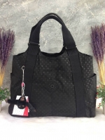 Kipling รุ่น Cicele กระเป๋าสะพายไหล่ใบใหญ่ สวยน่ารัก ตัวกระเป๋าด้านในเป็นช่องโล่งแบบปิดเปิดด้วยซิป มีช่องซิปด้านใน ด้านข้างกระเป๋า มี 2 ช่อง ปิดเปิด ด้วยเทป พร้อมที่ใส่โทรศัพท์ ปากกา และ MP 3 ในส่วนด้านใน และ ด้านข้างกระเป๋า ซ้าย-ขวา เป็นช่องขนาดเล็กสำหรั