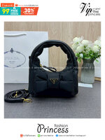 ORI หนังแท้ | Prada Re-Nylon and nappa leather mini-bag with bow กระเป๋าถือพร้อมสายสะพาย ผ้าไนล่อนบุนวม รูปทรงแบบโฮโบที่นุ่มนวลโดดเด่นด้วยโบว์ขนาดใหญ่ที่สื่อถึงความเป็นผู้หญิงสมัยใหม่