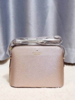 KATE SPADE CEDAR STREET MANDY แบรนด์ดังจากอเมริกาสุดฮิต กระเป๋าขนาดน่ารัก สะพายข้าง หนัง saffiano ภายในลายสวยเก๋สีทองเรียบหรู ทรงแข็งอยู่ทรง MUST HAVE!!