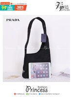 PRADA Nylon Shoulder Bag Black Auth 6304 กระเป๋าสะพายไหล่ทรงสวย ดีไซน์เก๋ วัสดุผ้า Nylon เนื้อหนาคุณภาพดี อะไหล่เงินสุดหรู เปิดปิดแบบฉีกลอก ด้านในโล่งกว้างจุของได้เยอะเลยค่ะ
