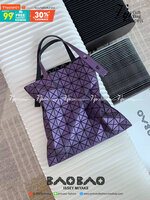 BAOBAO ISSEY MIYAKE 10x10 BLOCK TOTE BAG 39cm กระเป๋าถือทรง shopping โท้ทใบใหญ่ลายตาราง เกรดออริจินอล ภาพสินค้าถ่ายจากงานขายจริง ใช้งานต่างประเทศได้
