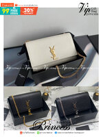 YSL kate medium chain bag in grain de poudre embossed leather 24cm กระเป๋าสะพายแบรนด์หรู รุ่นฮิตลอดกาล งานสวยดูดีมีระดับ ปั้มทุกจุด ขนาดกระทัดรัดกำลังดี มาพร้อมาสะพายโซ่ยาว เลื่อนปรับเป็น 2 แถว เพื่อสะพายเป็นสายสั้นได้ ด้านในโล่งกว้าง ใส่กระเป๋าสตางค์ใบยา