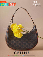พรีเมี่ยมกิ๊ฟแท้ 100% 】CELINE SHOULDER BAG VIP GIFT WITH PURCHASE (GWP) พรีเมี่ยมกิ๊ฟ Limited Edition จาก CELINE HAUTEPARFUME DUTYFREE COUNTER วัสดุ TRIOMPHE CANVAS ดีไซน์สวยหรูฮิตสุดในเกาหลี! หนังสวยอยู่ทรงกันน้ำ เปิดปิดด้วยซิปแบรนด์สีทอง