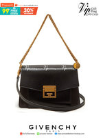 VIP 】หนังแท้ Givenchy GV3 Bag 9” สวยหรู ดูเป็นคนมีเทสดีเลยค่าา ดีไซน์คือสวยมีคลาส มีระดับสุดๆ พร้อมสายโซ่อะไหล่ทอง ละมุนตามากค่าา รุ่นนี้ขายดีมาก ได้มาน้อยด้วยนะคะ สาวๆ รีบจับจอง อย่าคิดนาน ราคานี้กับคุณภาพถือว่าคับแก้วมั๊กมากกกก ไม่ซื้อทนไหว ^^