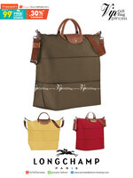 LONGCHAMP LE PLIAGE CLUB TRAVEL BAG กระเป๋าขนาดใหญ่สำหรับการเดินทาง เราเรียกที่นี้ว่า travelling bag รุ่นคลาสสิค มาพร้อมสายสะพายยาวที่ปรับและถอดออกได้ ความพิเศษของรุ่นนี้ที่ครองใจนักเดินทางทั่วโลก คือซิปรอบตรงกลางตัวกระเป๋า สามารถเปิดซิปเพื่อขยายขนาดและพั