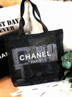 Chanel Cosmetic Shopping Bag กระเป๋าสะพายใบใหญ่ VIP Gift With Purchase Limited Edition ของแท้จาก Chanel Cosmetic Counter ใบใหญ่วัสดุ Nylon ซีทรูลายทาง ปั๊มโลโก้แบรนด์ เปิดปิด ด้วยแถบแม่เหล็กซ่อนด้านในปากกระเป๋า มีบุที่ฐานเพื่อรับน้ำหนัก น้ำหนักเบา จุสุดๆ 