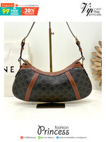 CELINE STRIPED HOBO in TRIOMPHE กระเป๋าสะพายทรงโฮโบ รูปทรงสวยคลาสสิค ใหม่ล่าสุดก่อนใคร ใช้งานได้ง่าย ทุกลุค ทุกสไตล์ งานแคนวาสแท้พิมพ์ลายคมชัด สะพายไหล่แล้วดูหรูหรา