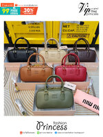 MIU MIU Arcadia leather bag กระเป๋าถือ/สะพายสุดชิคมากในตอนนี้ ดีไซน์เรียบแต่มากมีอยู่จริง สวยดูแพง แมทชุดได้ง่ายสุด มินิมอลมินิใจ หูจับในตัวง่ายและสะดวกพกพา มาพร้อมสายสะพายข้างให้อีก