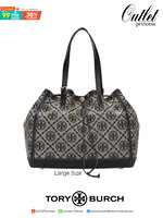ใบใหญ่ TORY BURCH T MONOGRAM LARGE JACQUARD TOTE BAG กระเป๋าถือหรือสะพายรุ่นล่าสุดดีไซน์ยอดนิยมจาก TORY BURCH FACTORY OUTLET วัสดุ Woven Jacquard & Leather ทอลาย Jacquard Singnature แบรนด์รอบใบสวยอยู่ทรงเป็นเอกลักษณ์ เปิดปิดแบบ Drawstring ขนาดใหญ่มาก กว้า