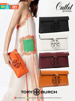 Tory burch Miller Metal clutch กระเป๋าคลัทช์ดีไซน์เรียบหรูออกแบบมาได้อย่างลงตัว ด้วยรูปทรงที่สวยงามและทันสมัย จากแบรนด์ Tory Burch ขนาดกำลังดี สามารถใส่กระเป๋าสตางค์หรือเครื่องสำอางค์ได้ตามขนาดกระเป๋า ในเรื่องของดีไซน์และLogo DoubleT เฉดเดียวกับสีของกระเป