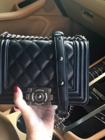 รุ่นขายดีที่สุด!!!! KEEP Quited Boy Bag กระเป๋า ทรง boy style KEEP LOOK Cool มากๆ เลยน๊าใบนี้ ไม่มีถือว่า Out มากๆ 💘ตัวกระเป๋าอยู่ทรง ทำจากหนังแกะสังเคราะห์นิ่ม-ตึงสวย สายโซ่ มีที่รองไหล่ สะพายสบายคะ สายปรับ สั้น ยาวได้คะ ใบนี้ ไม่ต้องพูดถึงความสว