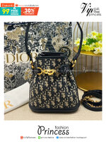 DIOR SMALL C'EST 17 cm / Dior bucket bag รุ่นใหม่สวยหรู ดูแพงมากค่ะ กระเป๋าสะพายบัคเก็ต รูปทรงคลาสสิค ใช้งานง่ายภายในโล่งกว้างมาก สวยมาก ควรมีค่า