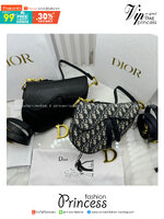 DIOR Medium Saddle Bag with Strap Blue Dior Oblique Jacquard / Black Grained Leather กระเป๋าสะพายทรงอานม้าเอกลักษณ์ของแบรนด์แห่งตำนานความหรู