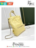 Chanel 22 backpack (small) กระเป๋าสะพายหลัง หนังเคลือบเงาและโลหะสีทองต่อยอดจากรุ่น ss22 ที่ ฮอตข้ามปีเพิ่มขนาดและหูถือยิ่งดูดีไปมากค่ะ