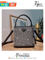 PRADA SMALL PANIER CRYSTAL EMBELLISHED TOTE BAG กระเป๋าสะพายทรงโท้ท ไซส์กำลังสวย หรูหรา โดดเด่น ถือออกงานก็ดูระยิบระยับเล่นแสง ทำให้ดูดีมีราคา มีสายคล้องในตัวและสายสะพายข้าง