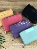 CHARLES & KEITH CHAIN ZIP WALLET กระเป๋าเงินซิปรอบใบกลาง หนังขึ้นลายสวยงาม ด้านหน้าปั๊มโลโก้แบรนด์ มีจุดเด่นที่ซิปเป็นห่วงโซ่เล็กๆน่ารัก ด้านในมีช่องซิปใส่เหรียญ ช่องบัตร 4 ใบและช่องใส่ธนบัตรตามยาว ใส่แบงค์พันได้ตามยาวเลยค่า ไว้ใช้กับกระเป๋าใบเล็กเหมาะมาก