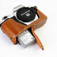 เคสกล้อง Olympus OMD EM10 II สีน้ำตาลอ่อน หนังpu