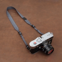 สายคล้องกล้องmirrorless สีเทา