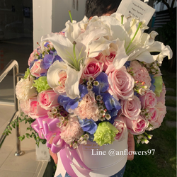 Flowers box ดอกไม้โทนสีชมพูฟ้าแซมลิลลี่