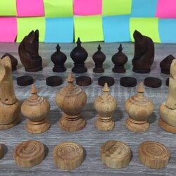 ตัวหมากรุกไทยไม้สักสีน้ำตาลดำและไม้ยางพาราขนาดมาตรฐาน