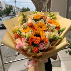 ช่อดอกกุหลาบผสมทายตะวัน สีสดใส