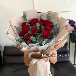 ช่อดอกไม้สีแดง