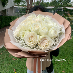 ช่อดอกกุหลาบขาว