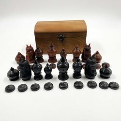 ตัวหมากรุกไทยไม้สักพยุหคีรีพร้อมกล่องไม้สักแบบมีตัวล็อค