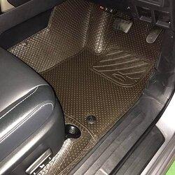 พรมปูพื้นรถยนต์ TOYOTA INNOVA CRYSTA 2017 กระดุมเม็ดเล็กรีดขอบ สีช็อคโกแลต เต็มคัน เข้ารูป