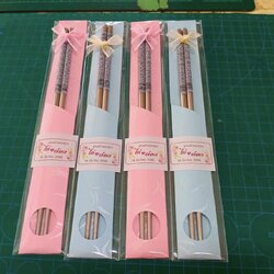 ตะเกียบสแตนเลส 23 ซม. (แพคซอง-โบว์-สติกเกอร์)