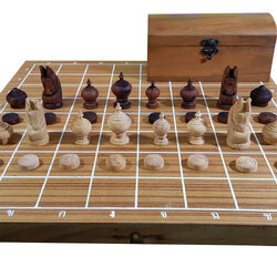 ชุดหมากรุกไทยไม้ตัวหมากน้ำตาลเข้มกับขาวพร้อมกระดานขนาด44x45cm.