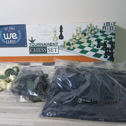 ชุดหมากรุกสากลเรซิ่นพร้อมกระดานและกระเป๋าสำหรับพกพา