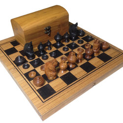 ชุดกระดานและตัวหมากรุกไทยไม้สักพร้อมกล่องเก็บ