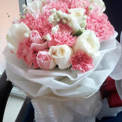 ช่อดอกไม้สีชมพูหวาน