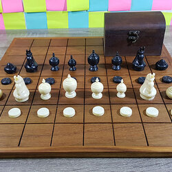 ชุดหมากรุกไทยพร้อมกระดานและตัวหมากพลาสติกและกล่องไม้
