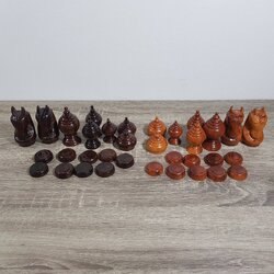 ตัวหมากรุกไทยไม้แกะชุดคาณฑีวะไม้เนื้อแข็ง