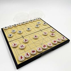 ชุดหมากรุกจีนแม่เหล็กพร้อมตัวเล่นพับได้ขนาดพกพาไซส์กลาง 28x28cm.