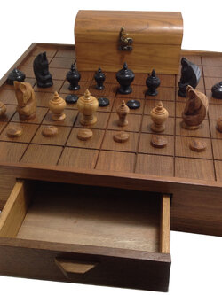 ชุดหมากรุกไทยไม้สักพร้อมกล่องไม้สักและกระดานไม้สักเซาะร่องมีลิ้นชัก