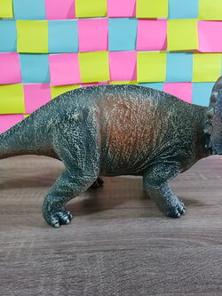 ตุ๊กตายางไดโนเสารไทรเซอราทอปส์