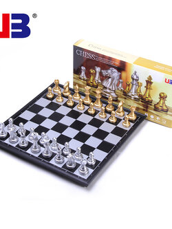 หมากรุกสากลแม่เหล็กตัวหมากสีทองและเงิน กระดานช่องสีดำและขาว แบรนด์UB