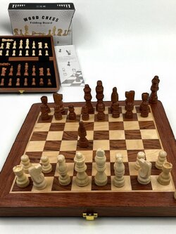 ชุดหมากรุกสากลกระดานไม้แม่เหล็กอย่างดีพร้อมตัวหมากขนาด 29x29 cm.