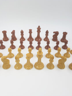 ตัวหมากรุกสากลทรงStaunton เกรดพรีเมี่ยมอย่างดีแบรนด์ Spruce-Tek ขนาด10.8 cm.(4.25 นิ้ว)มาตรฐานสำหรับแข่งขัน